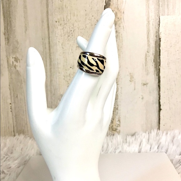 Vintage Jewelry - Enamel zebra print on sterling ring